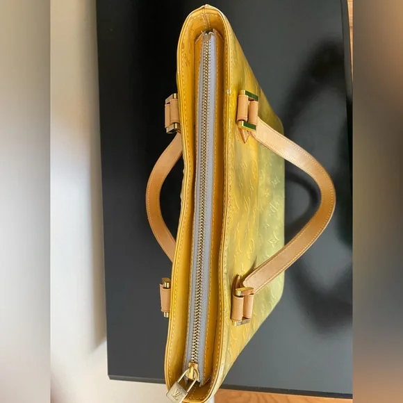 Authentic Louis Vuitton Vernis Houston Shoulder Hand Bag Yellow - Picture 5 of 11